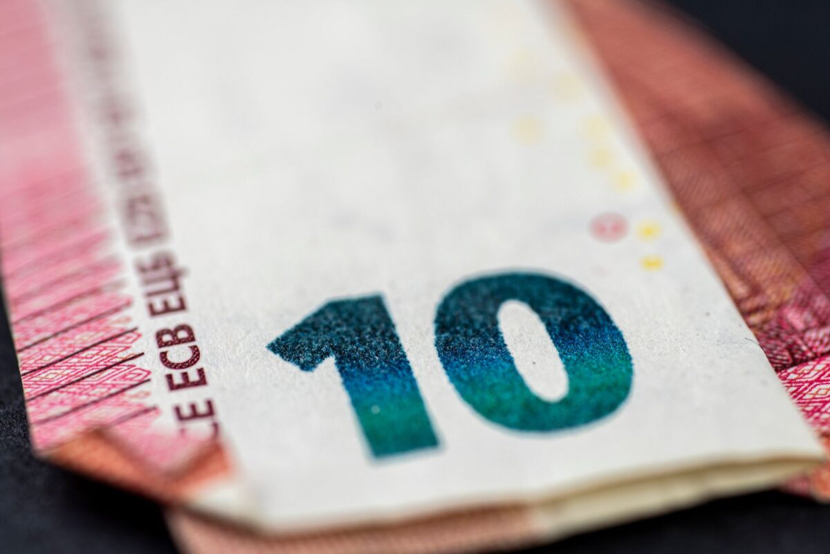 obligations employeur envers financement moyens